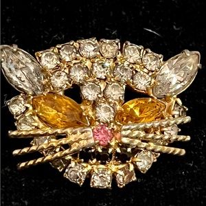 Adorable Kitty Cat Face Jeweled Brooch